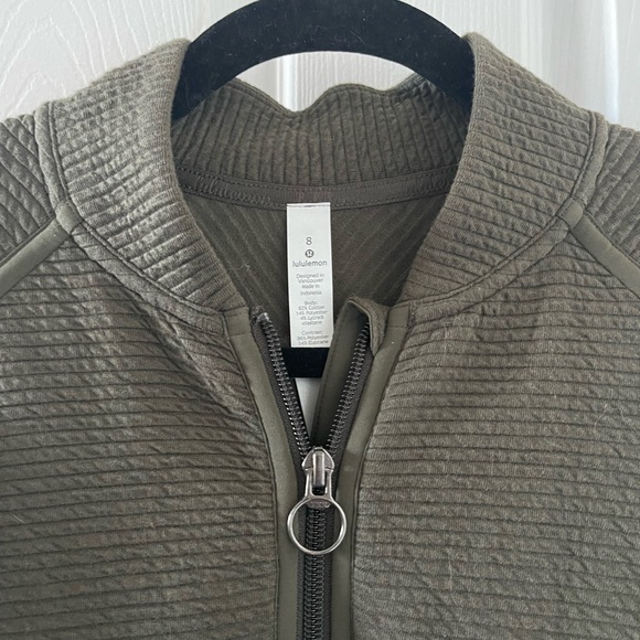 lululemon On Repeat Bomber - Picture 2 of 2